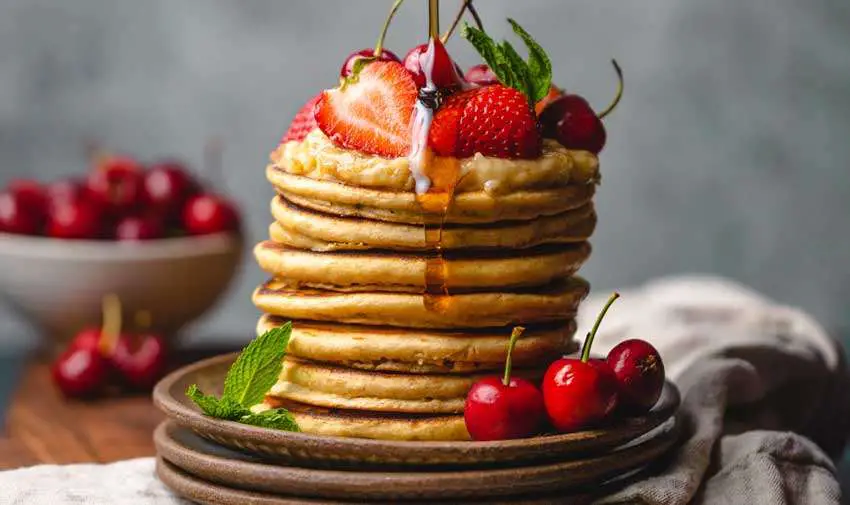 keto pancakes with fruits