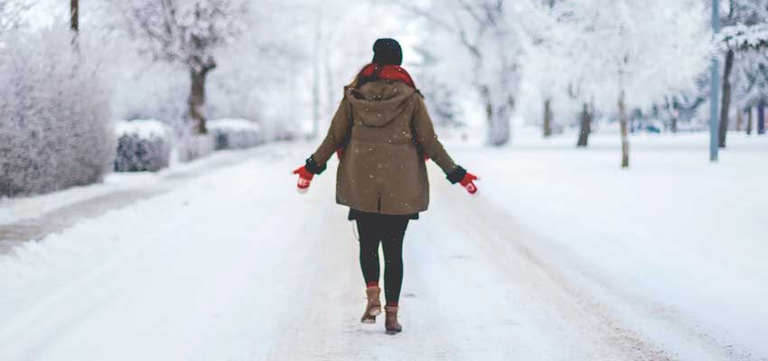 woman leaving and avoiding something